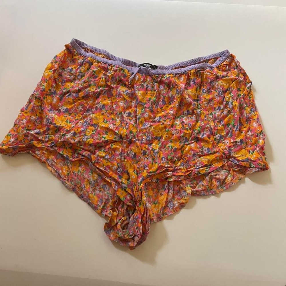 Tezinis Floral size medium ditsy print shorts